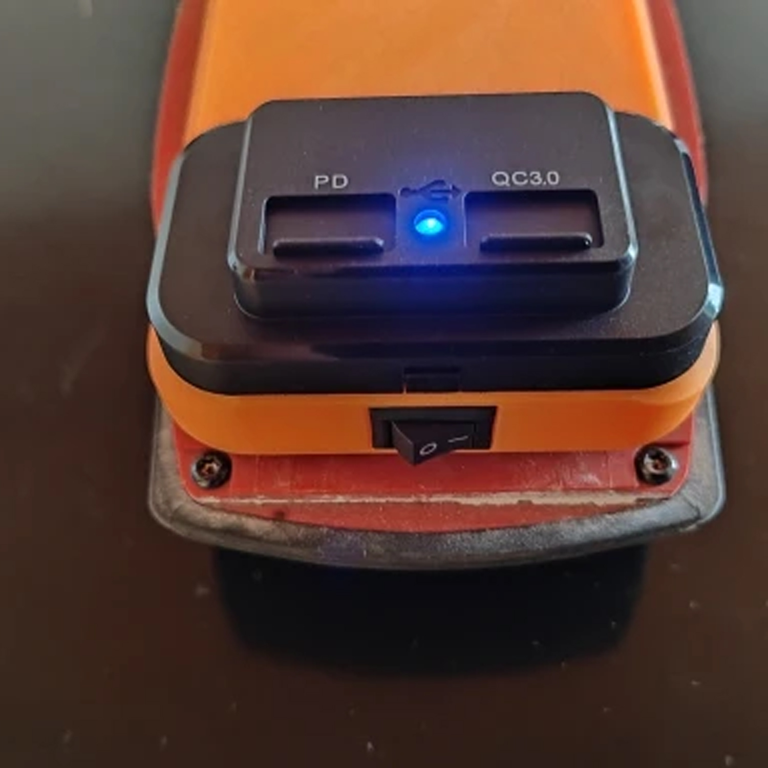 Cargador de batería, banco de  - Power Tools Hilti reseña y precio